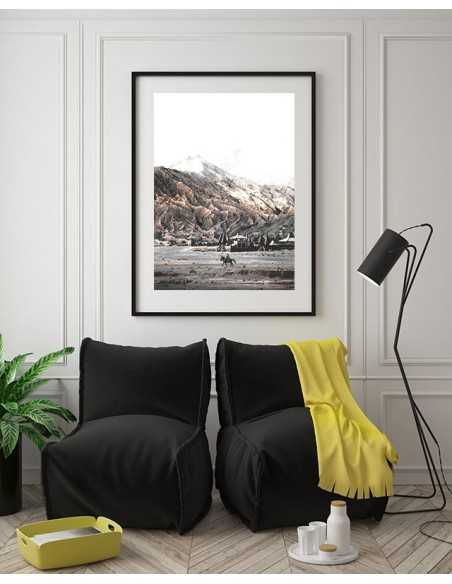 plakat z widokiem na góry wykonany w skandynawskim stylu i pastelowych kolorach