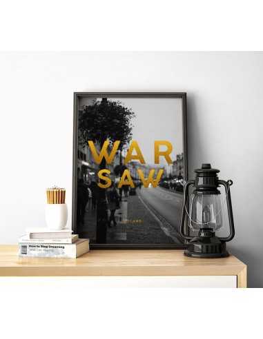 Plakat z warszawą i ze złotymi napisami. Czarno biały obraz warszawa i napisami Plakat z warszawą i ze złotymi napisami. Czarno biały obraz warszawa i napisami