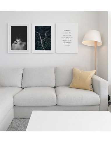 Plakat skandynawski, fotograficzny ze zdjęciem kobiety trzymającej kwiaty. Czarno biały Plakat skandynawski, fotograficzny ze zdjęciem kobiety trzymającej kwiaty. Czarno biały