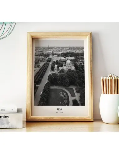 Plakat z miastem Ryga na Łotwie Grafika na ścianę obraz. czarno biała fotografia na ścianę. Plakat z miastem Ryga na Łotwie Grafika na ścianę obraz. czarno biała fotografia na ścianę.