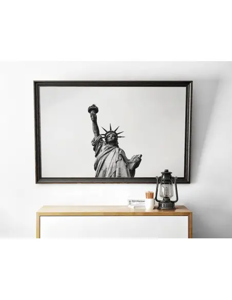 Plakat Statua Wolności w Nowym Jorku. Fotografia czarno biała do salonu lub sypialni. Grafika do ramki