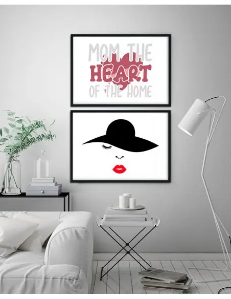 A poster, a graphic for a frame for mom with the inscription "Mom, the heart of the house". Poster perfect for mother's day