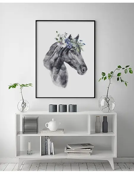 Plakat z koniem i wiankiem kwiatów na głowie. Pastelowy plakat ze zwierzęciem wykonany w nowoczesnym stylu skandynawskim.
