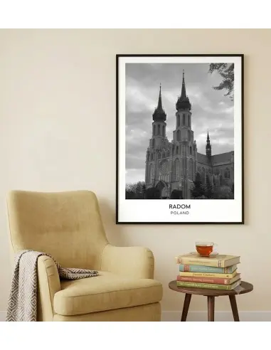 Czarno-biały plakat retro przedstawiający zabytkową katedrę w Radomiu z napisem RADOM POLAND w białym marginesie. Czarno-biały plakat retro przedstawiający zabytkową katedrę w Radomiu z napisem RADOM POLAND w białym marginesie.